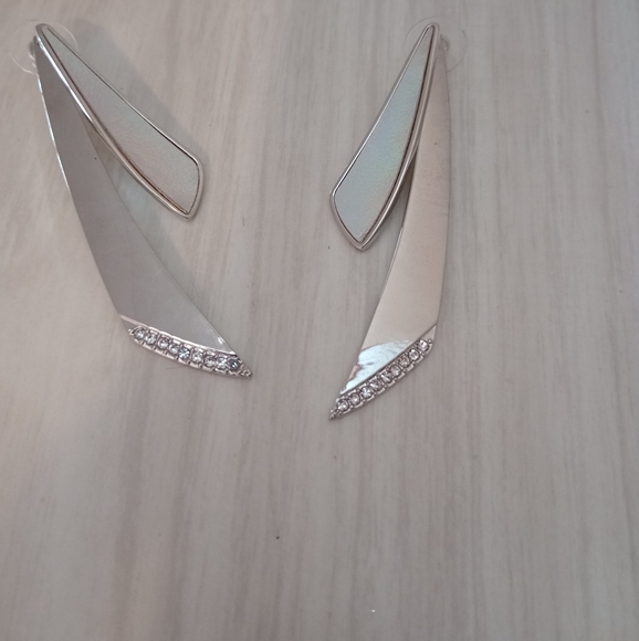 Guess Silver Tone holographic Earrings with RhinestoneStones  Women's Jewelry - Picture 3 of 14